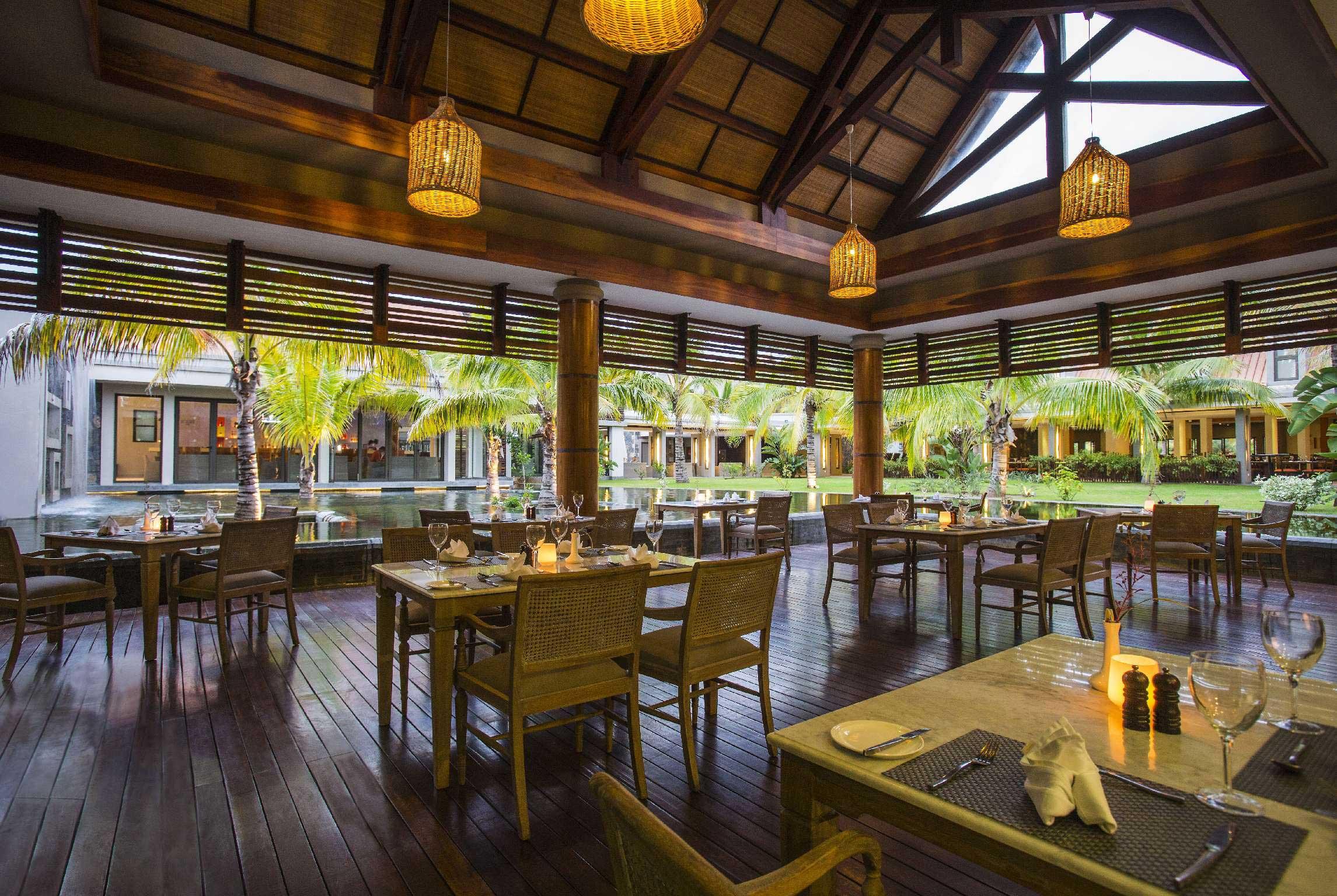 Crystals Beach Resort Belle Mare, A Member Of Radisson Individuals Palmar Exteriör bild