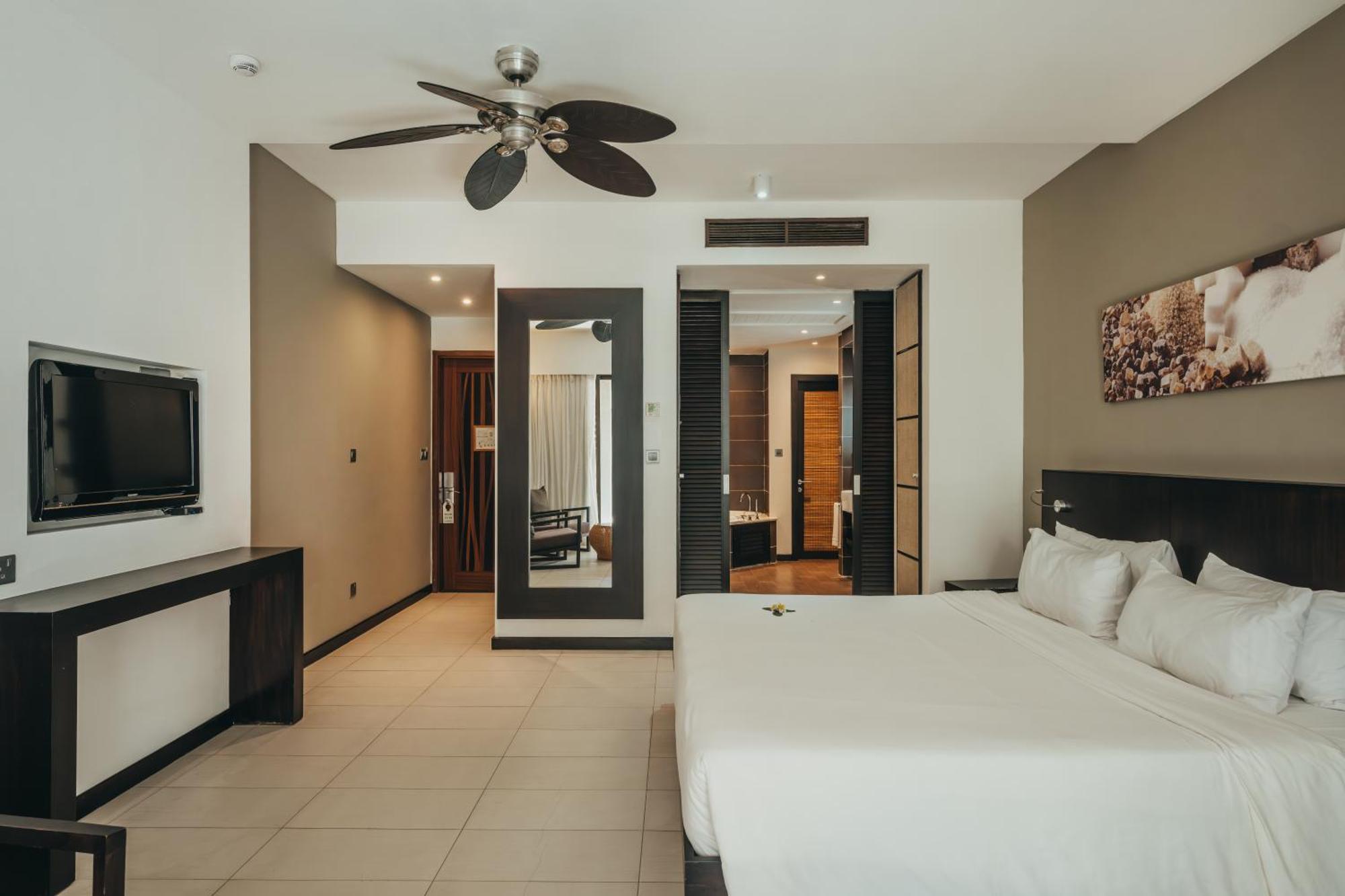 Crystals Beach Resort Belle Mare, A Member Of Radisson Individuals Palmar Exteriör bild