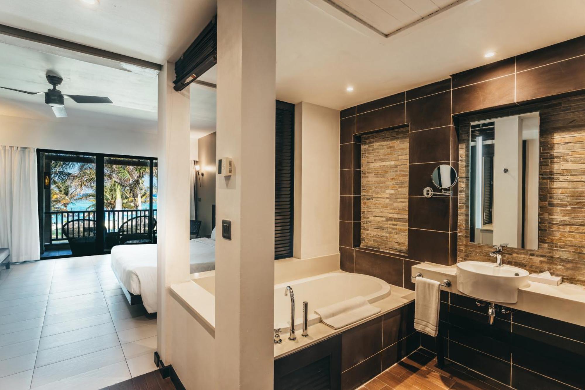 Crystals Beach Resort Belle Mare, A Member Of Radisson Individuals Palmar Exteriör bild