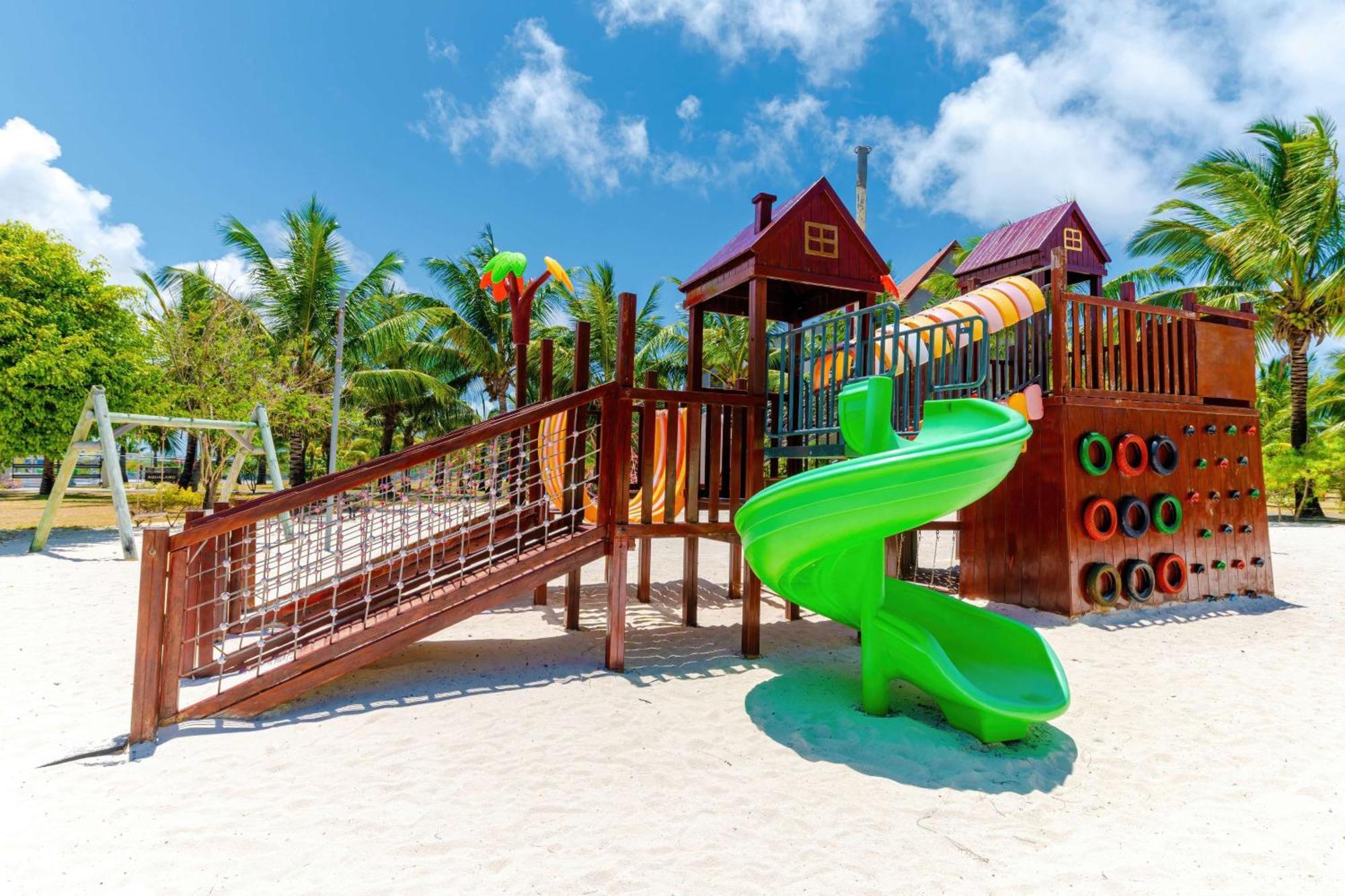 Crystals Beach Resort Belle Mare, A Member Of Radisson Individuals Palmar Exteriör bild