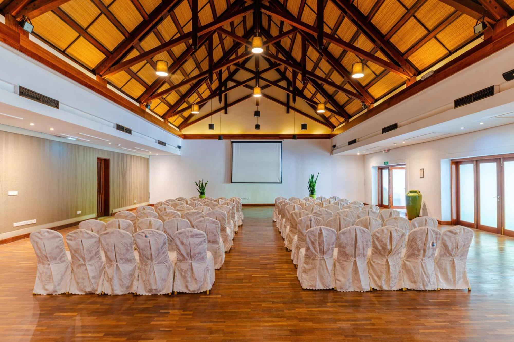 Crystals Beach Resort Belle Mare, A Member Of Radisson Individuals Palmar Exteriör bild