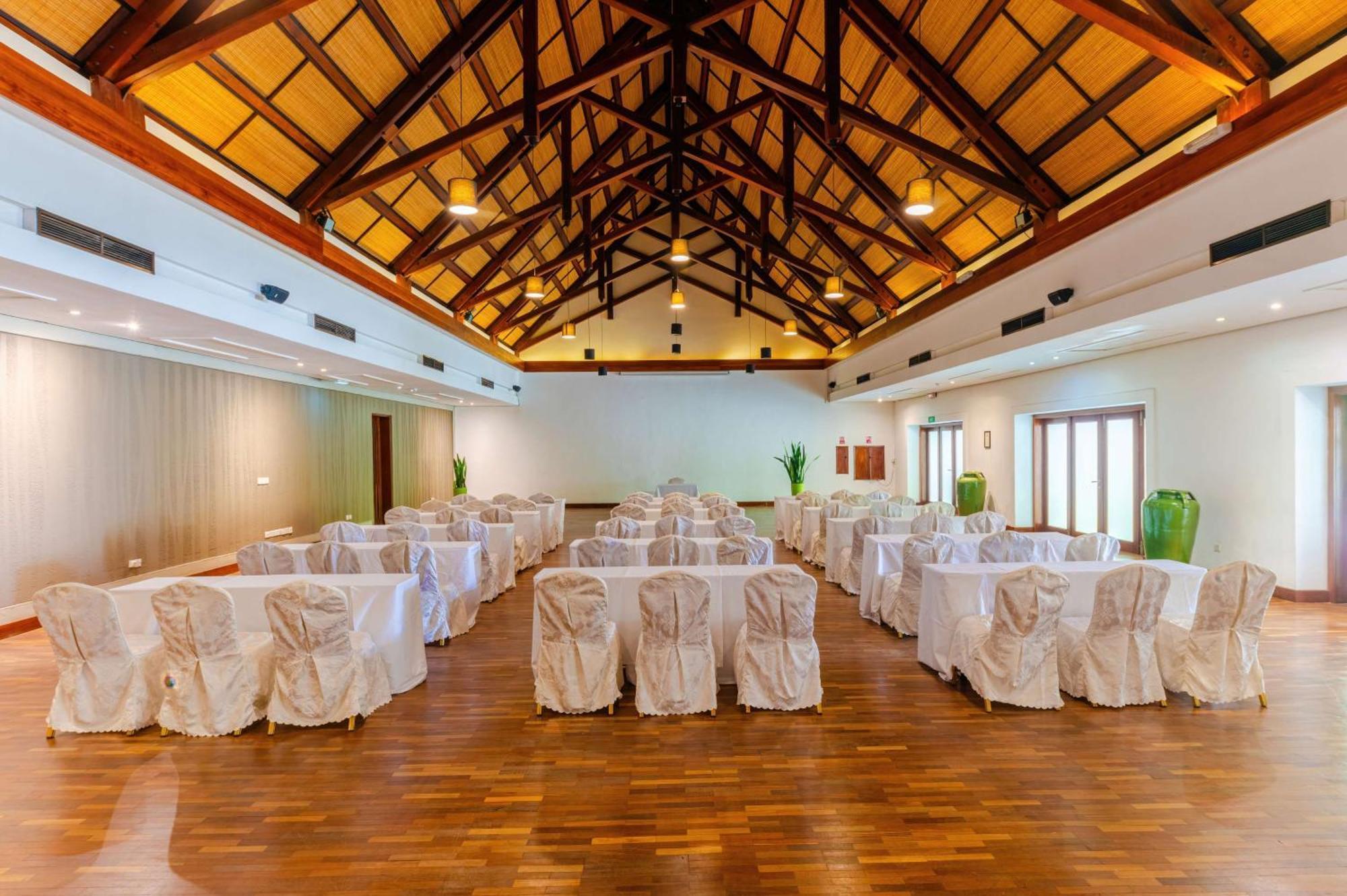 Crystals Beach Resort Belle Mare, A Member Of Radisson Individuals Palmar Exteriör bild