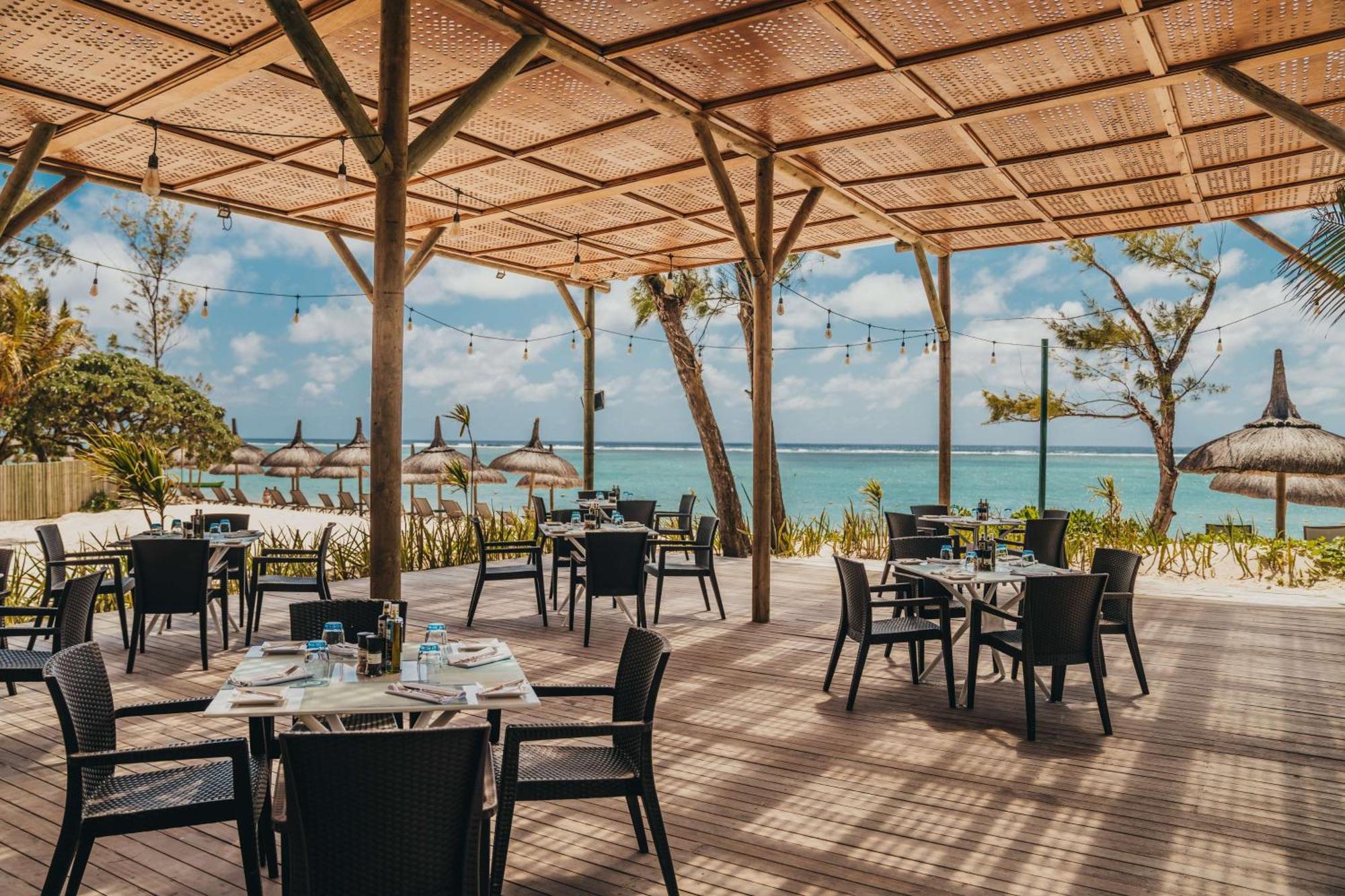 Crystals Beach Resort Belle Mare, A Member Of Radisson Individuals Palmar Exteriör bild