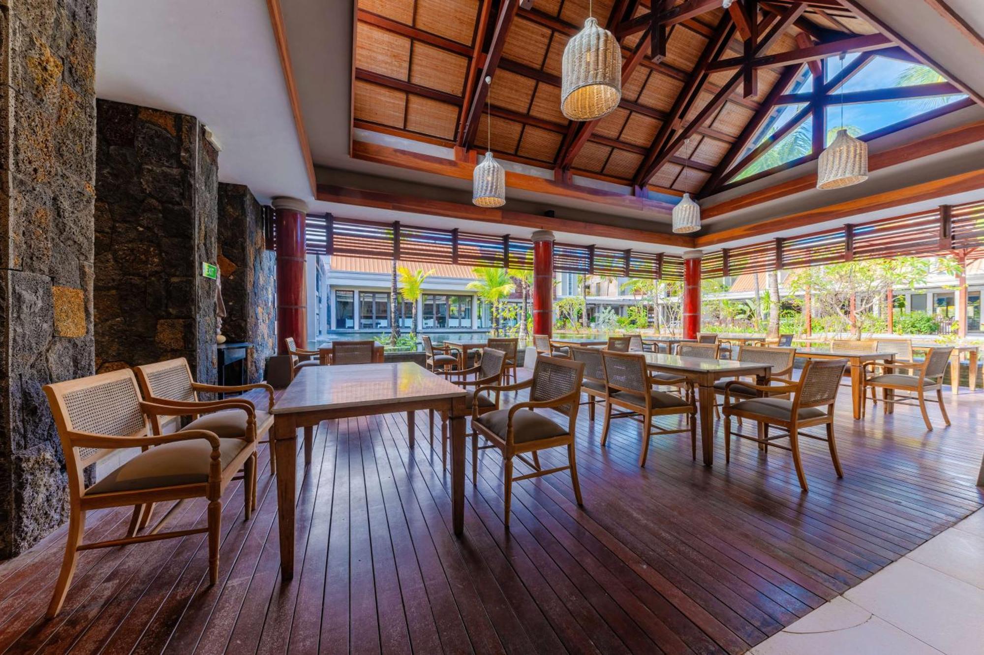 Crystals Beach Resort Belle Mare, A Member Of Radisson Individuals Palmar Exteriör bild