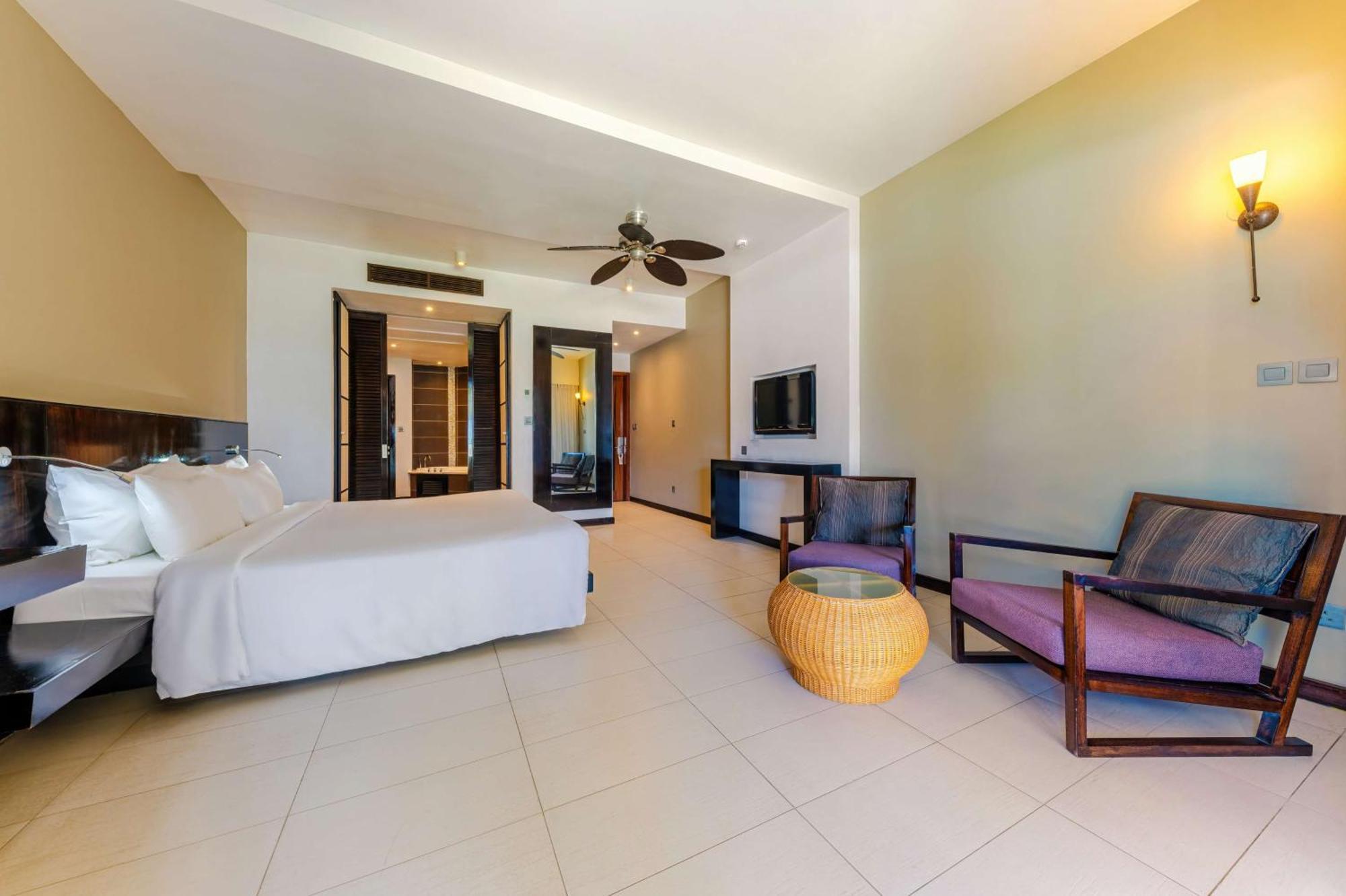 Crystals Beach Resort Belle Mare, A Member Of Radisson Individuals Palmar Exteriör bild