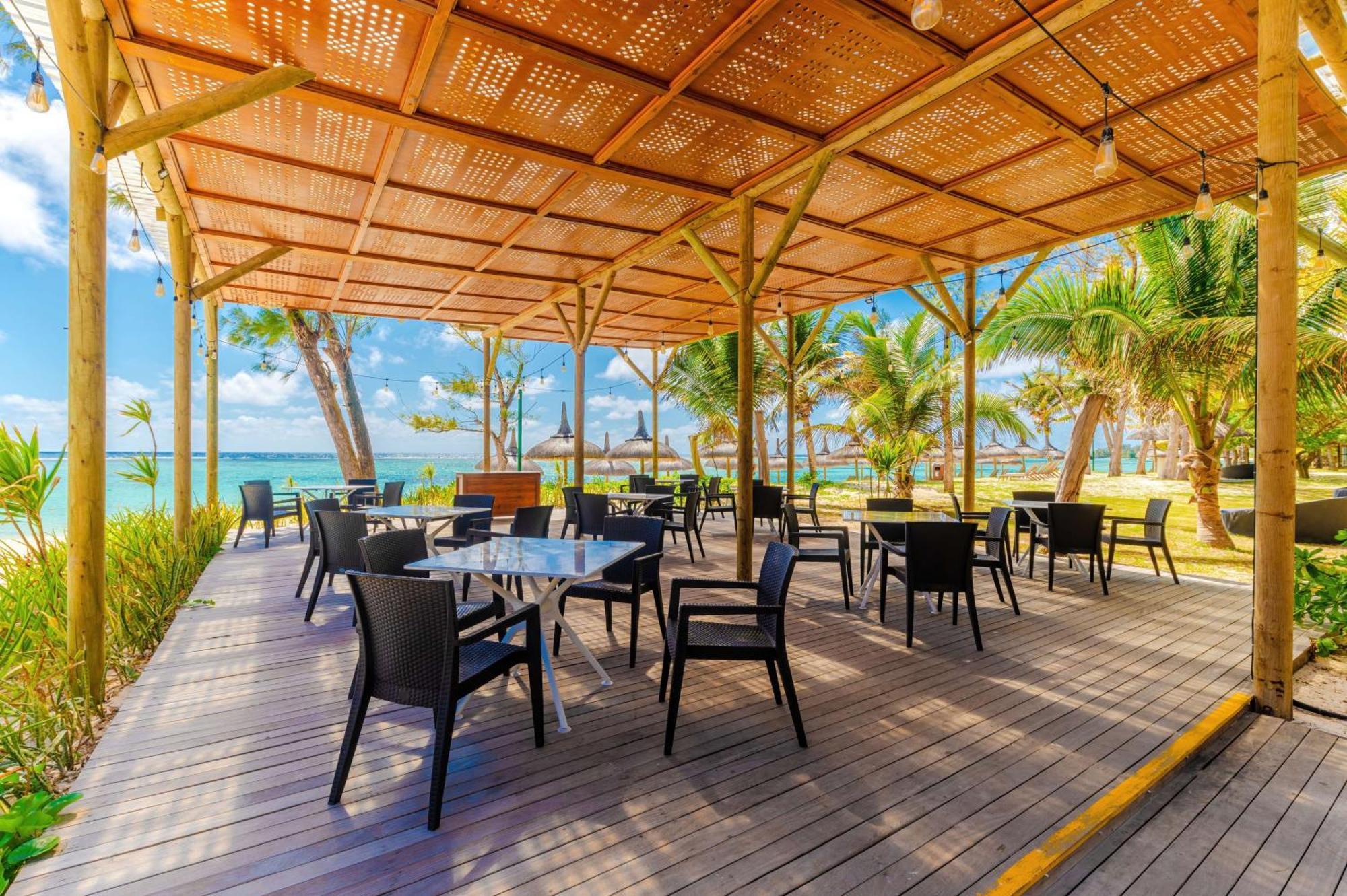 Crystals Beach Resort Belle Mare, A Member Of Radisson Individuals Palmar Exteriör bild