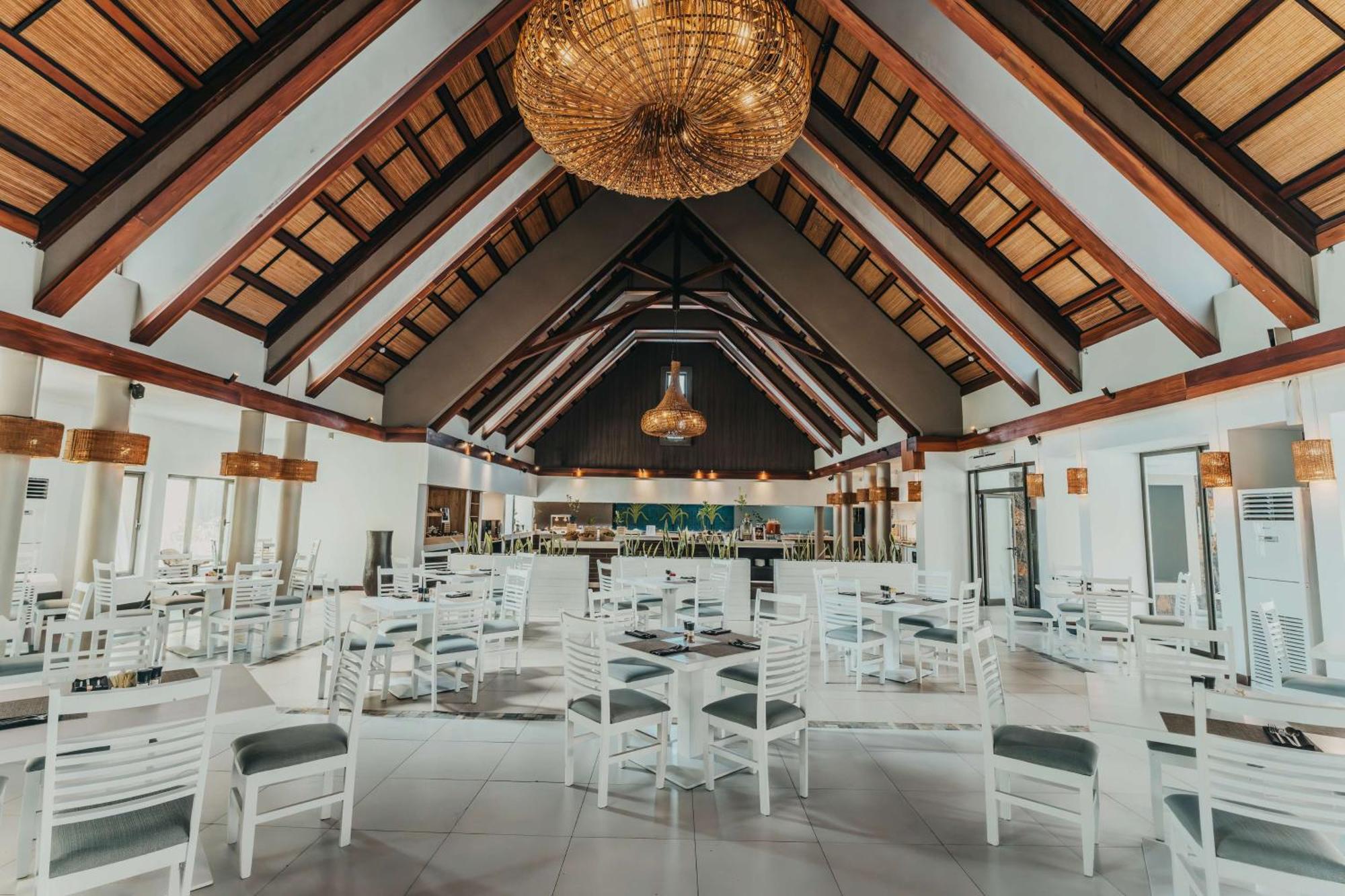 Crystals Beach Resort Belle Mare, A Member Of Radisson Individuals Palmar Exteriör bild
