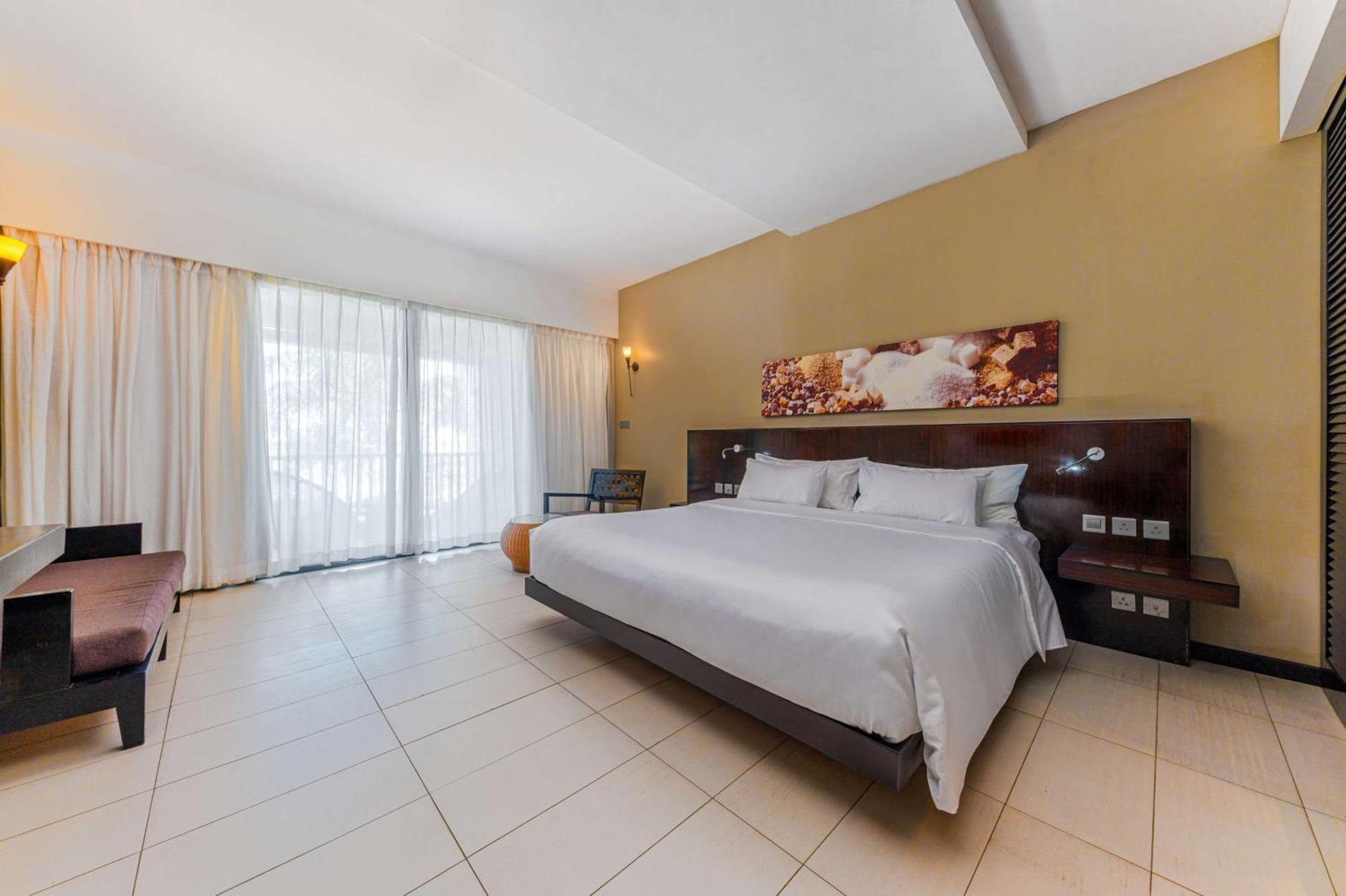 Crystals Beach Resort Belle Mare, A Member Of Radisson Individuals Palmar Exteriör bild