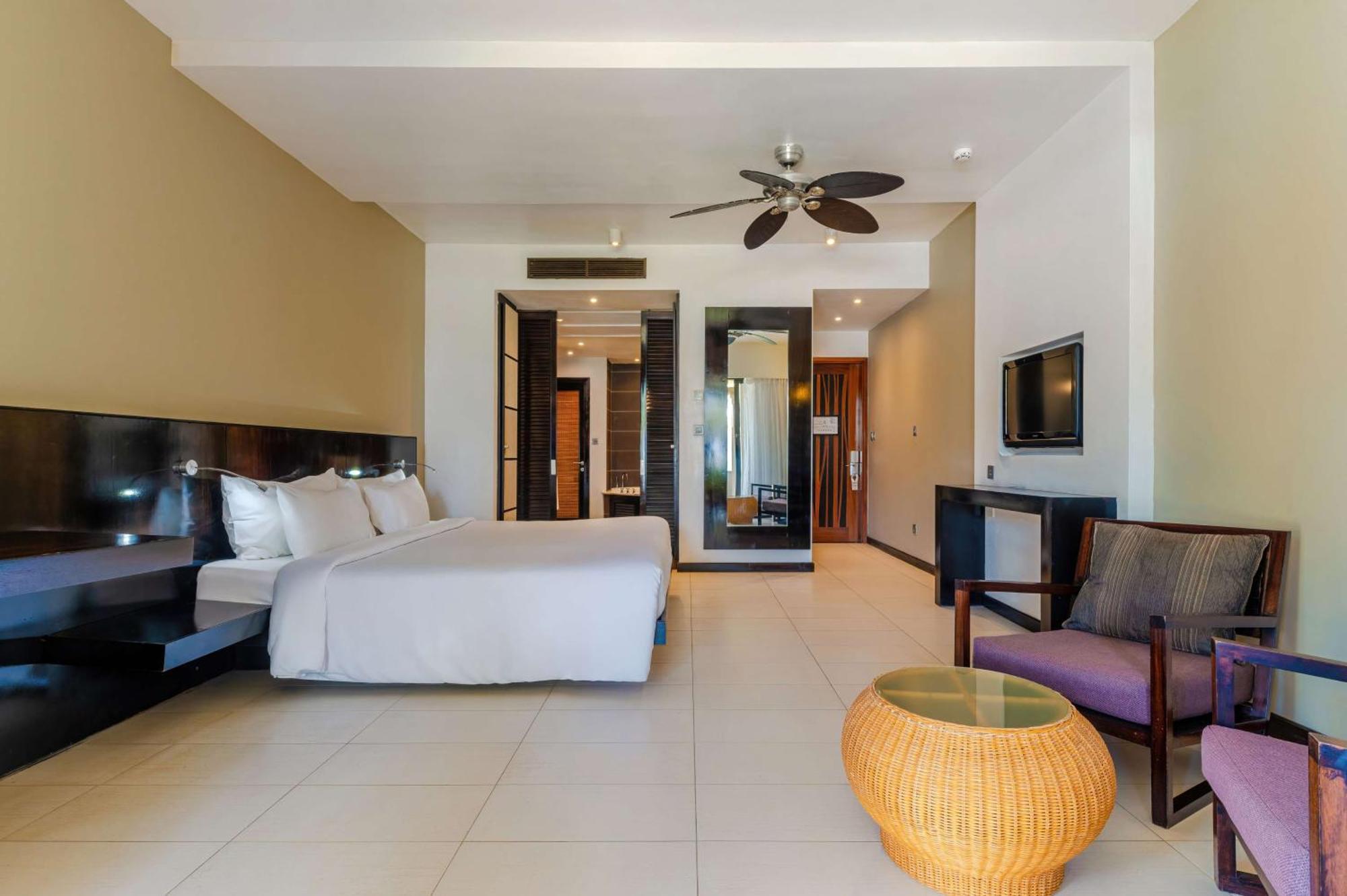 Crystals Beach Resort Belle Mare, A Member Of Radisson Individuals Palmar Exteriör bild