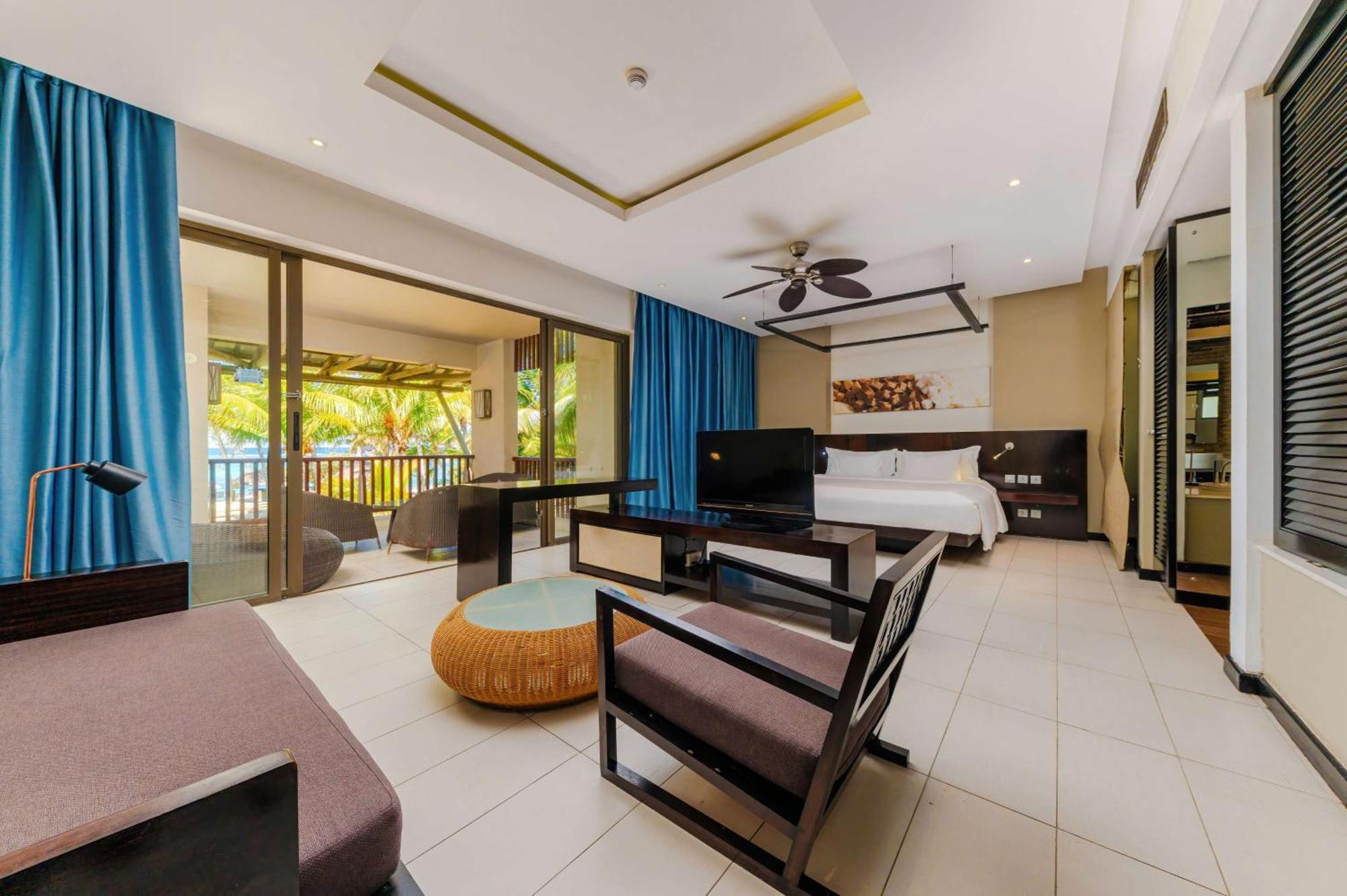Crystals Beach Resort Belle Mare, A Member Of Radisson Individuals Palmar Exteriör bild