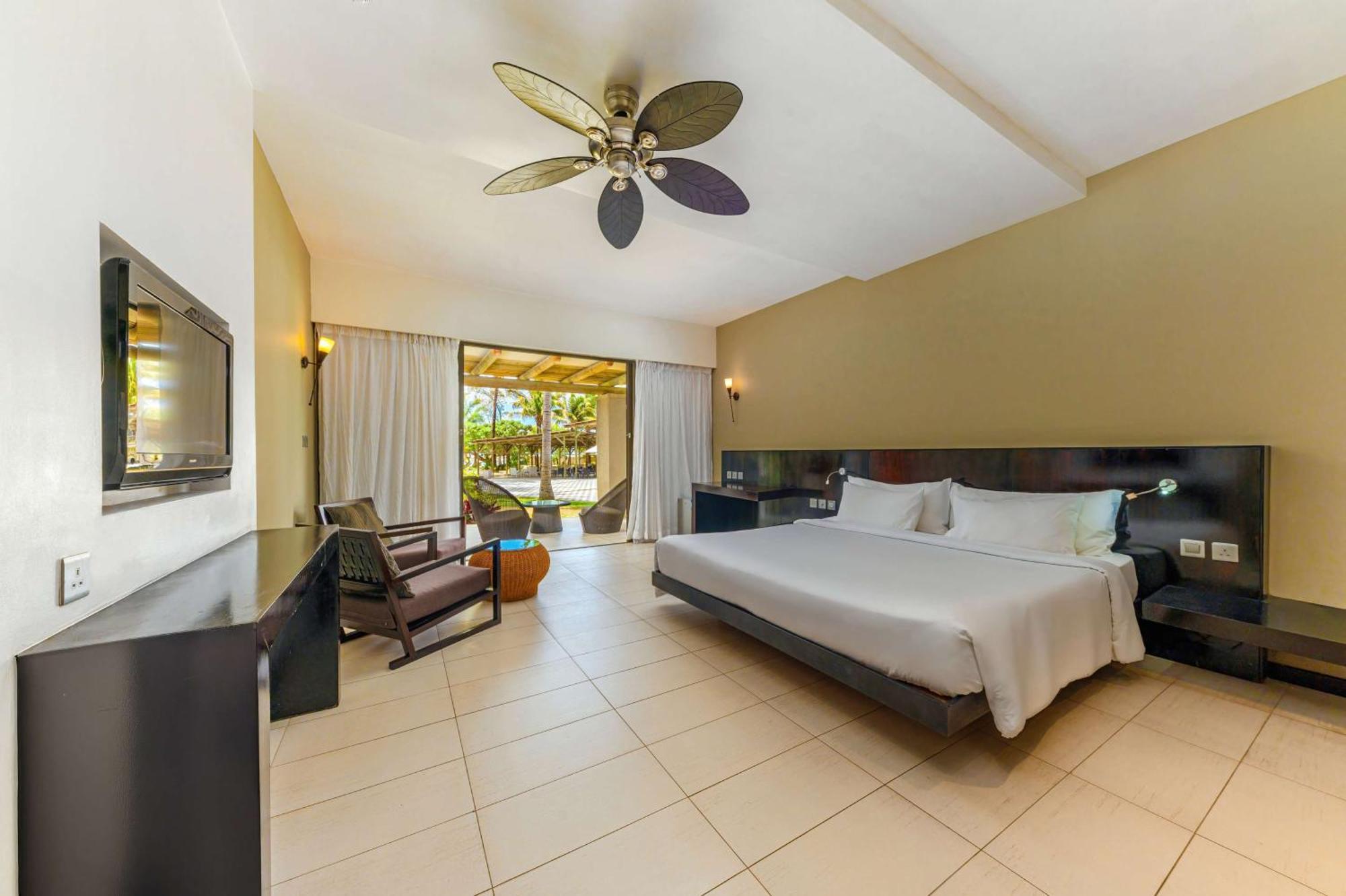 Crystals Beach Resort Belle Mare, A Member Of Radisson Individuals Palmar Exteriör bild