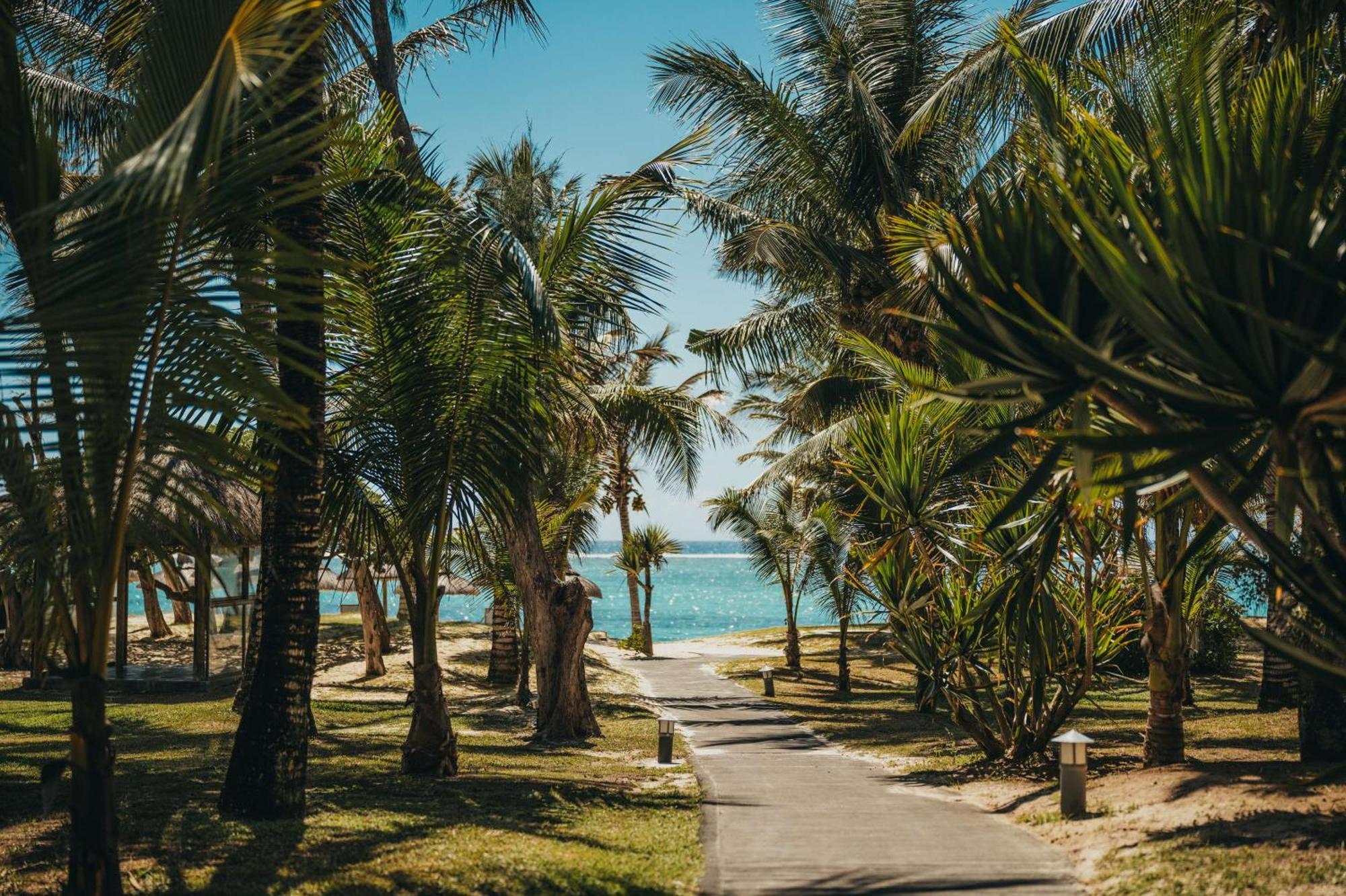 Crystals Beach Resort Belle Mare, A Member Of Radisson Individuals Palmar Exteriör bild